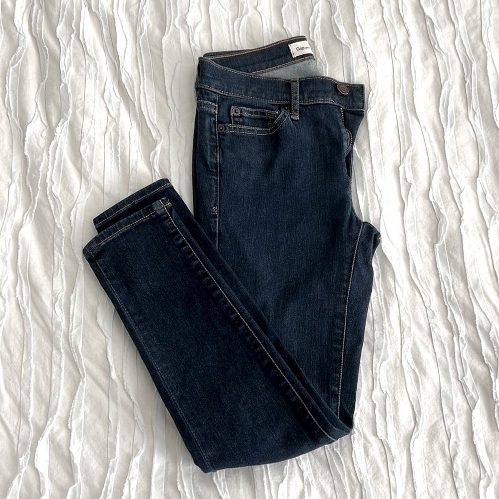 Like new!  GAP True Skinny Ankle jeans